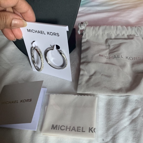 {NWT} MICHAEL KORS earrings with stones - Picture 1 of 5